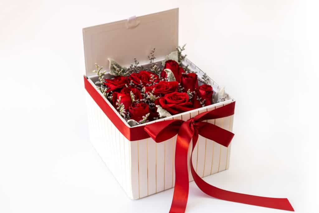 a picture of forever roses box